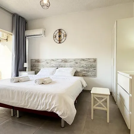 Seaside Makenzie- 50m To Larnaka