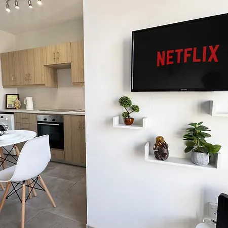 Seaside Makenzie- 50m To * Larnaka