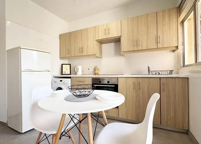 Seaside Makenzie- 50m To ラルナカ